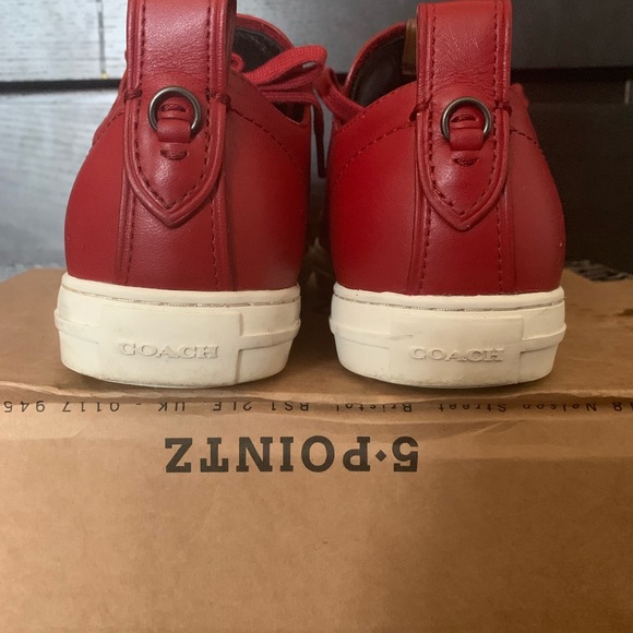 Coach Skippy’s - Picture 5 of 6